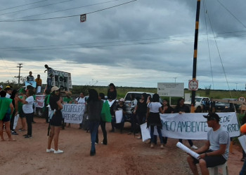 Manifestantes fecham parque solar contra danos ambientais no Sul do Piauí